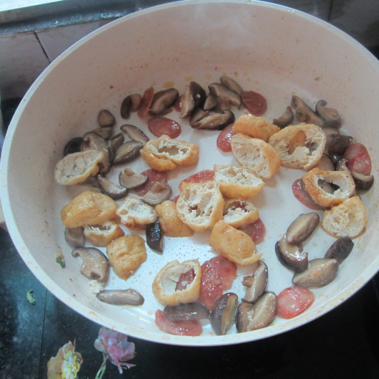 青椒香肠油豆腐步骤7