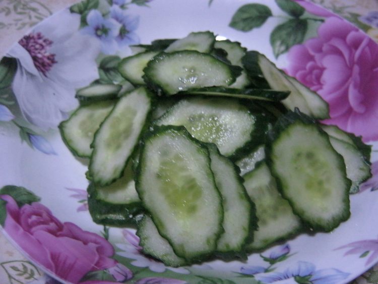 黄瓜片炒香肠步骤2