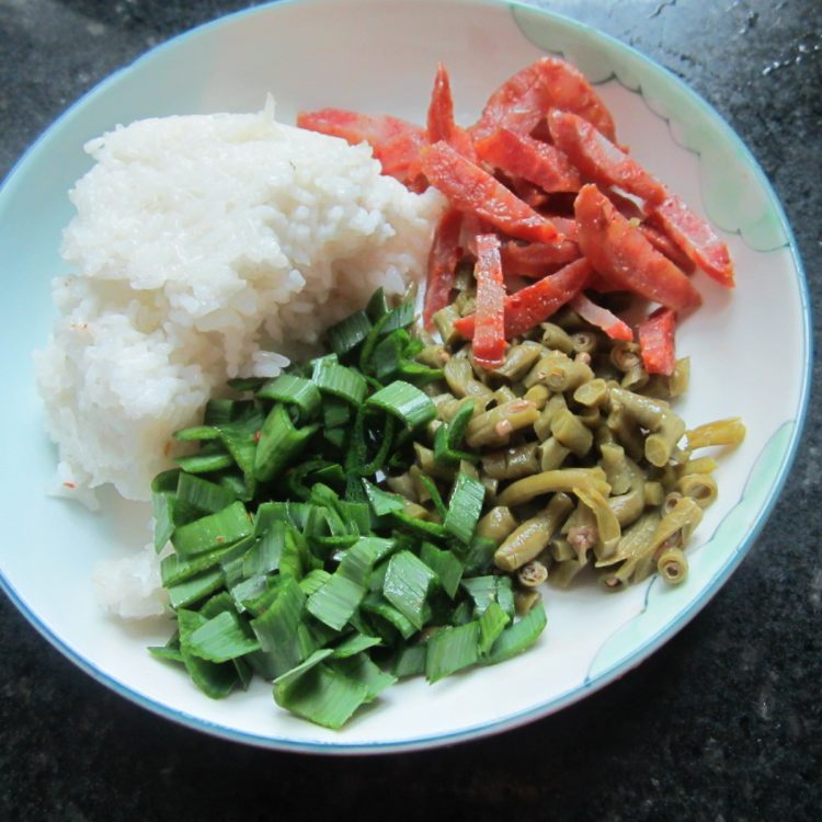 香肠豆角炒饭步骤1