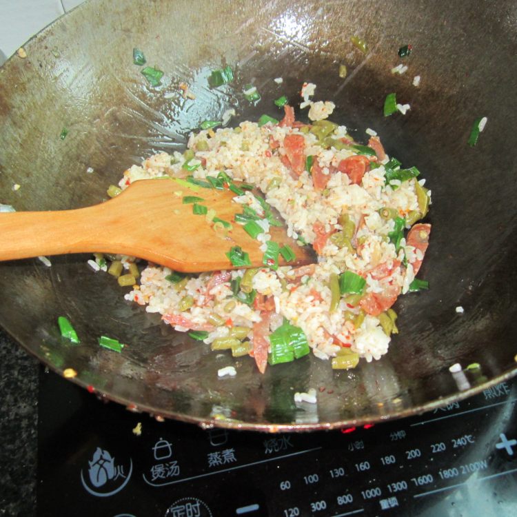 香肠豆角炒饭步骤10