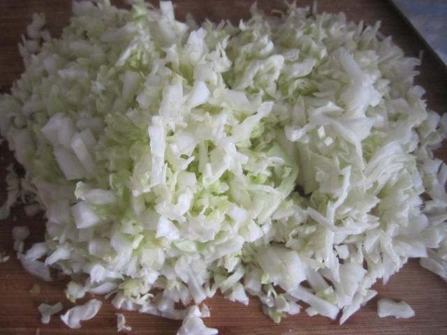 白菜香肠蛋炒饭步骤1