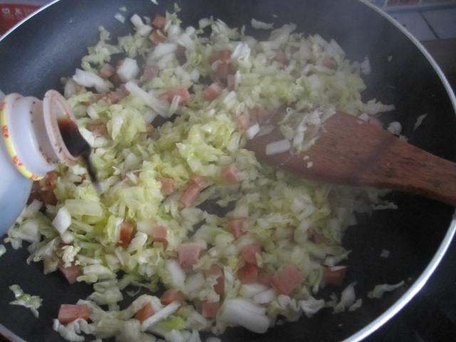 白菜香肠蛋炒饭步骤9