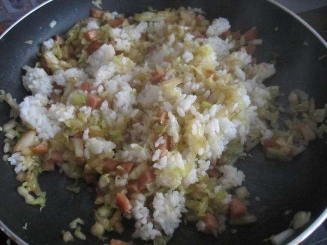 白菜香肠蛋炒饭步骤11