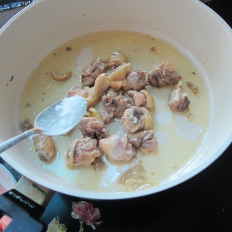 香肠炒鸡腿步骤4