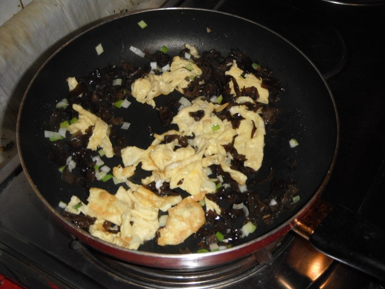 香肠木耳蛋炒饭步骤5