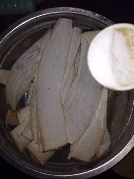 杏鲍菇香肠卷步骤3