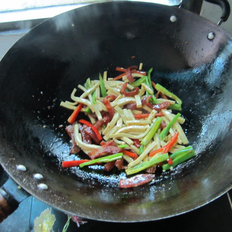 香肠辣椒豆腐丝步骤8