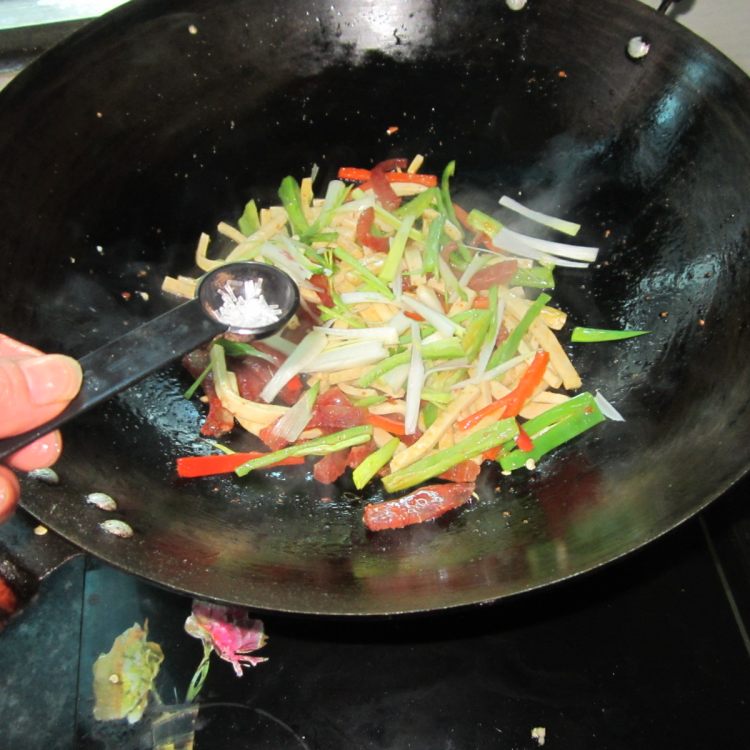 香肠辣椒豆腐丝步骤10