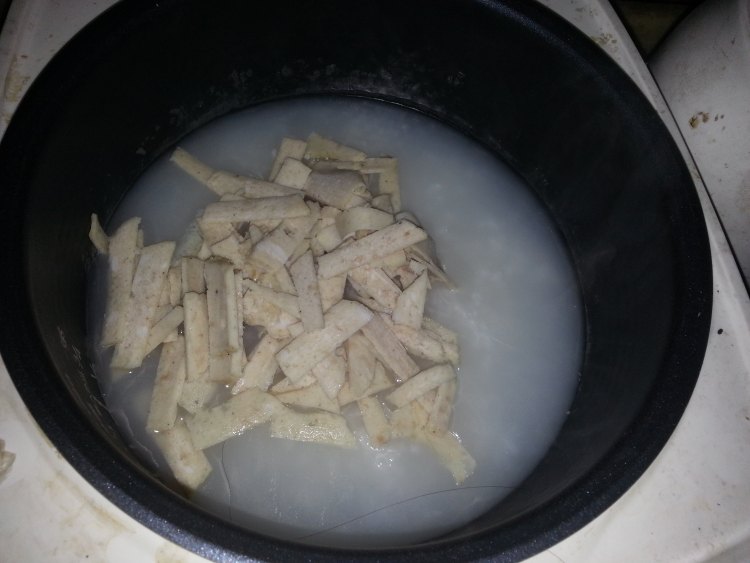 肉饼香肠粥步骤2
