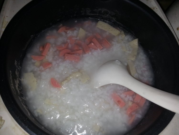 肉饼香肠粥步骤3