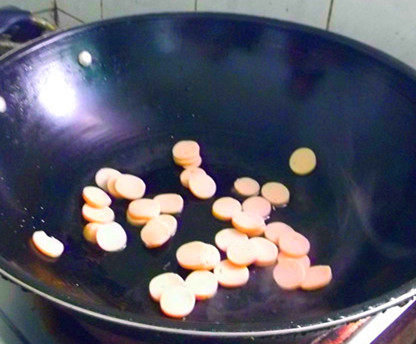 香肠煎鸡蛋步骤3