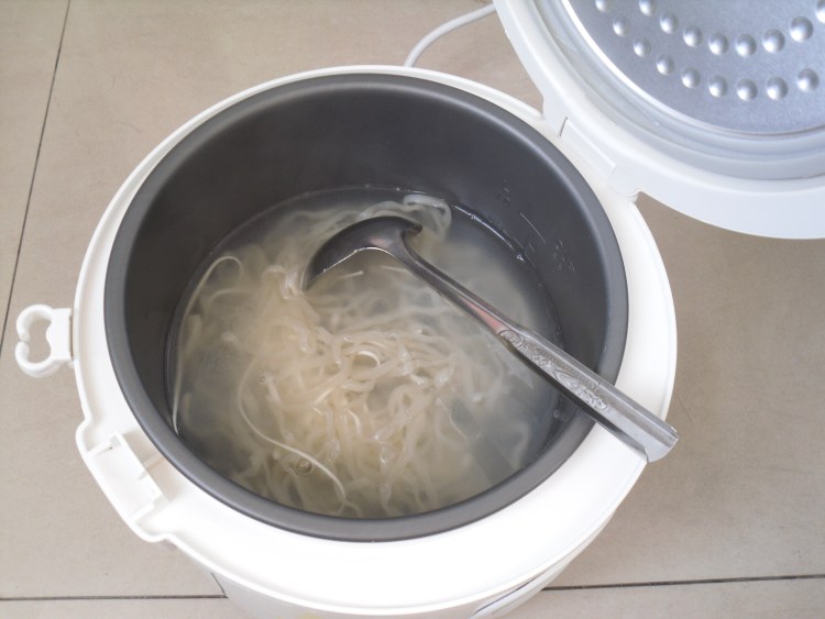 香肠意面步骤2
