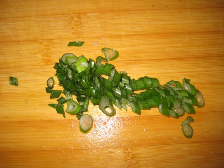 芹菜尖椒炒香肠步骤3
