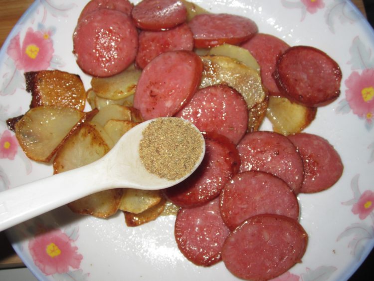 孜然香肠土豆片步骤9