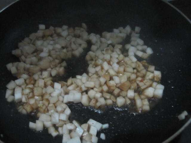 杏鲍菇香肠蛋炒饭步骤7