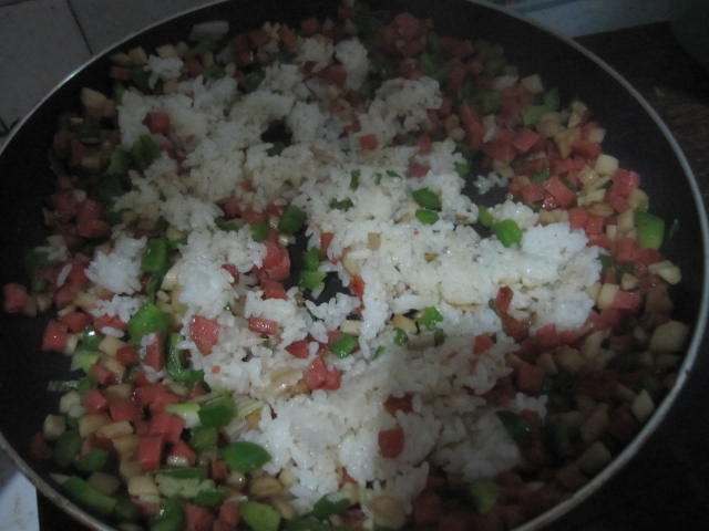 杏鲍菇香肠蛋炒饭步骤9