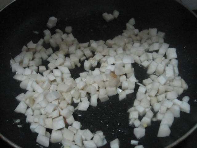 杏鲍菇香肠蛋炒饭步骤6