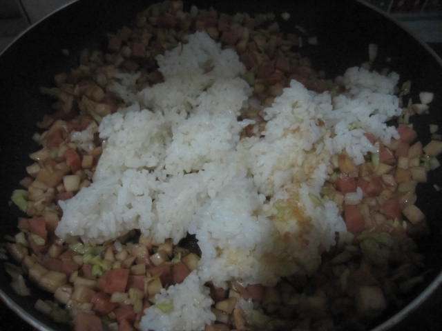 圆白菜杏鲍菇炒饭步骤9