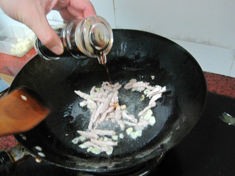 香菇肉丝黄瓜片步骤4