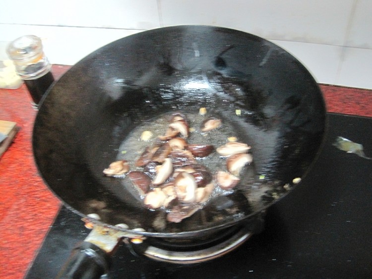 香菇肉丝黄瓜片步骤5