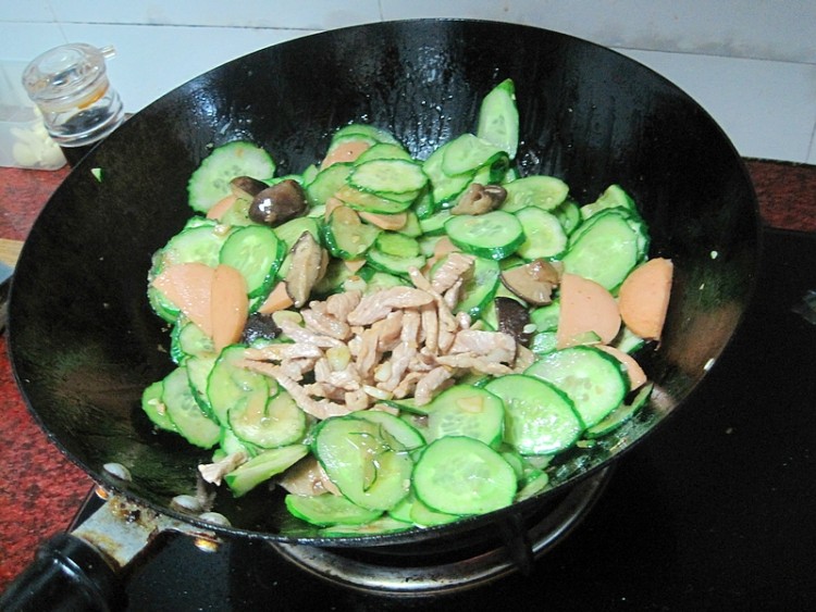 香菇肉丝黄瓜片步骤9