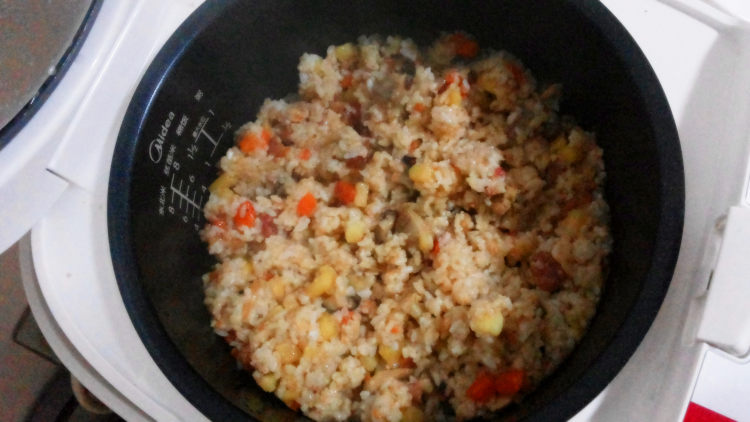 香肠胡萝卜焖饭步骤12