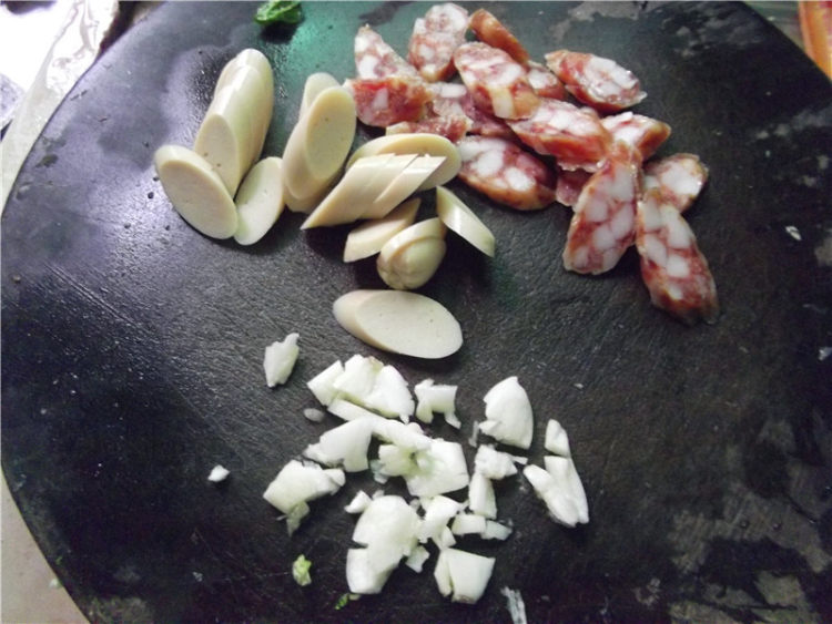 绍菜炒双肠步骤2