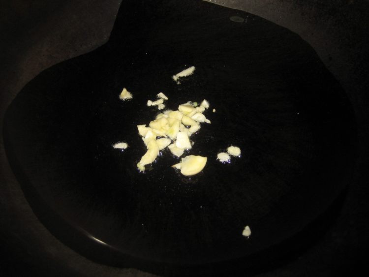 干锅木耳菜花步骤3