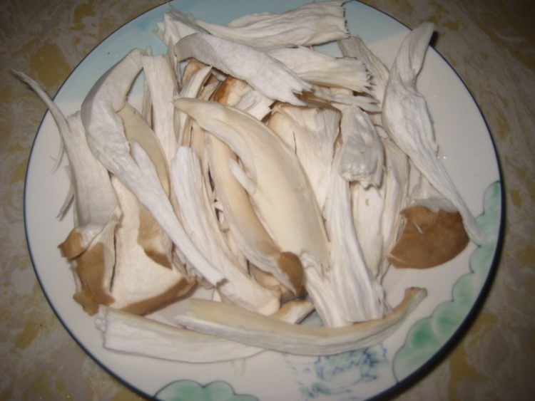 西兰花梗炒杏鲍菇步骤2