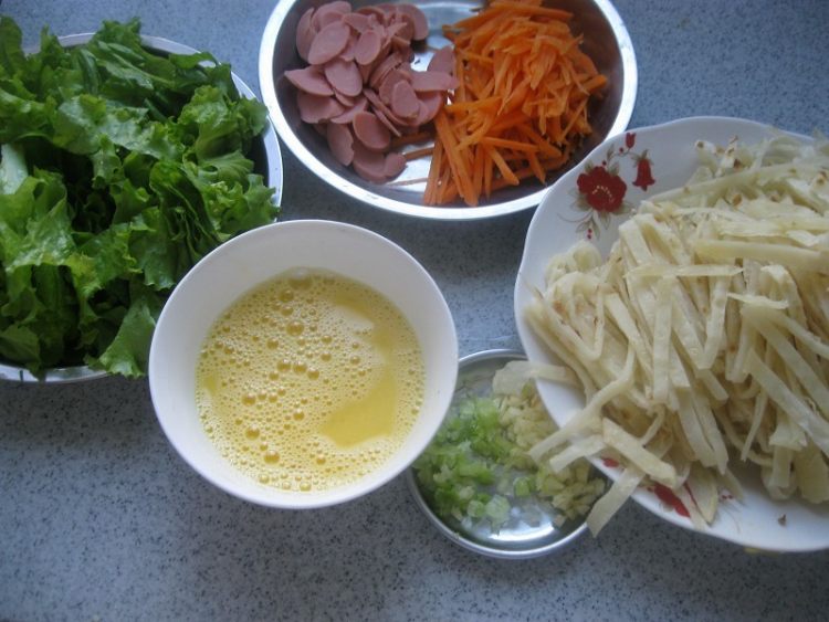 蛋皮火腿炒饼步骤2