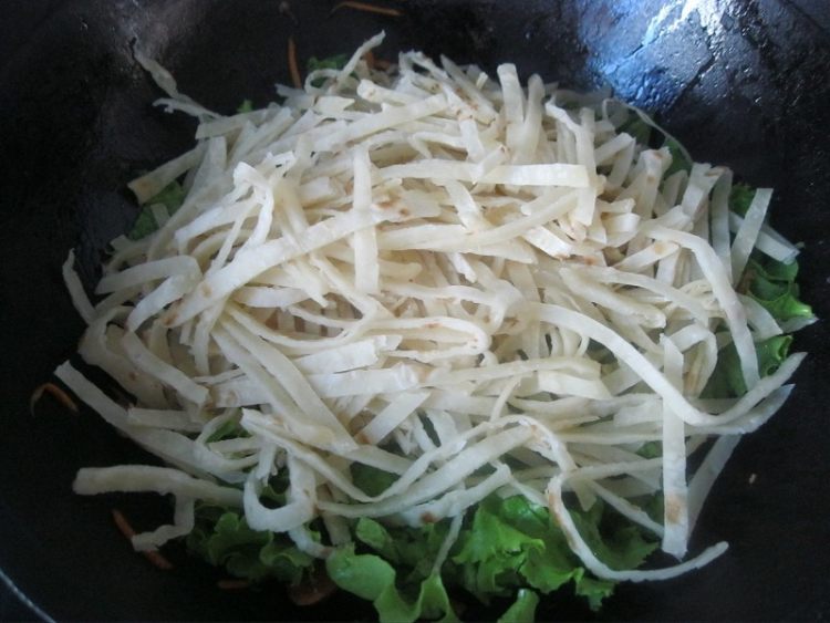 蛋皮火腿炒饼步骤12