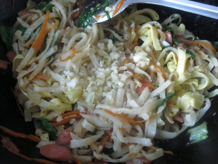 蛋皮火腿炒饼步骤16