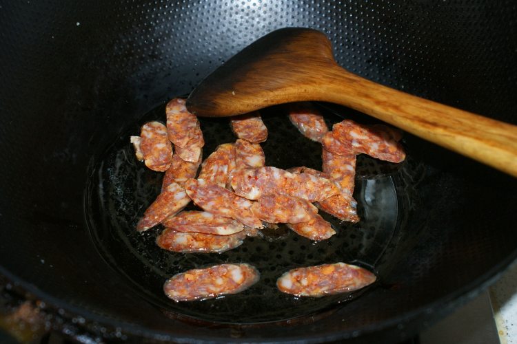 豆腐干炒香肠步骤2