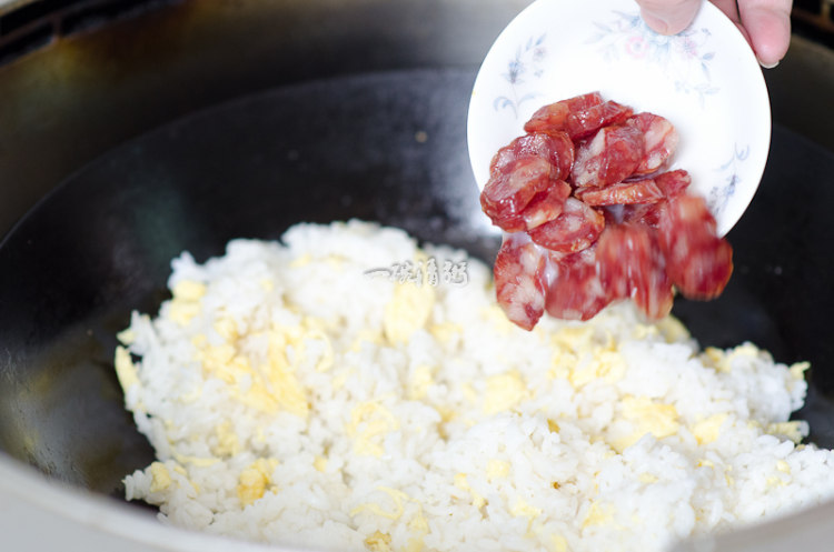 香葱腊肠蛋炒饭步骤7