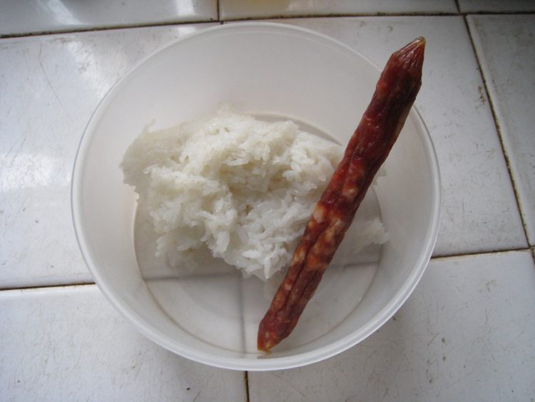 香肠酱油炒饭步骤1