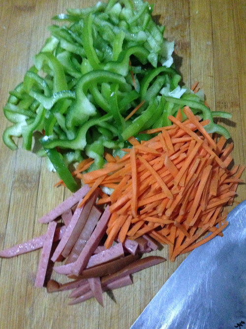青椒胡萝卜步骤1