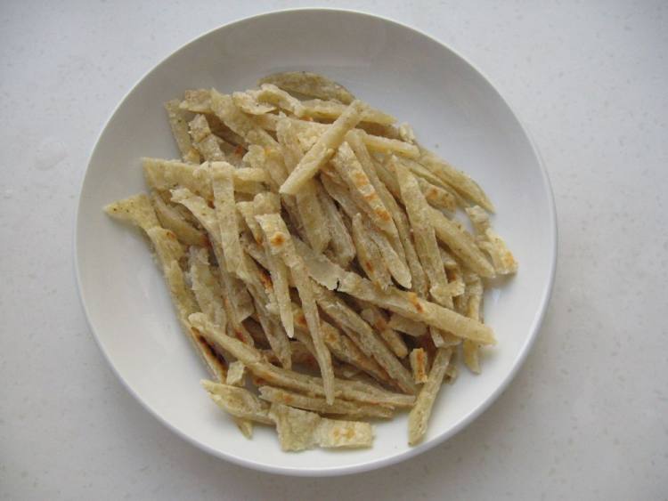 香肠卷心菜炒饼步骤1