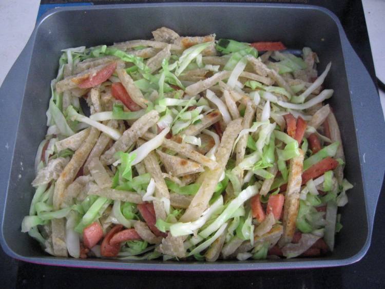 香肠卷心菜炒饼步骤6