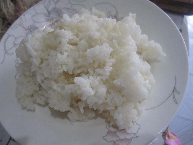 火腿肠黄瓜炒饭步骤1