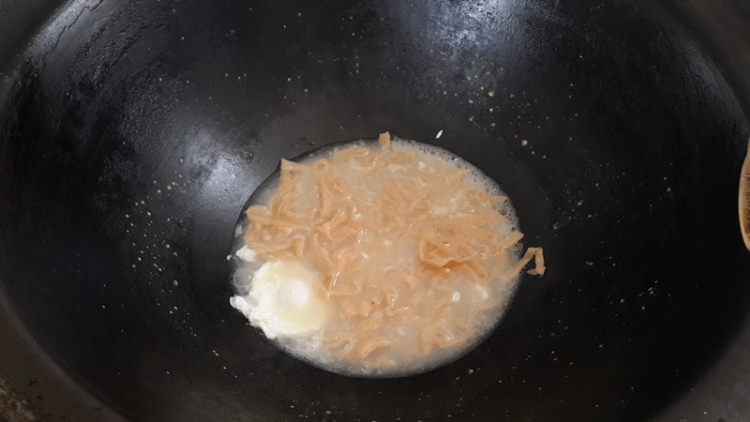 番茄鸡蛋香肠面步骤12