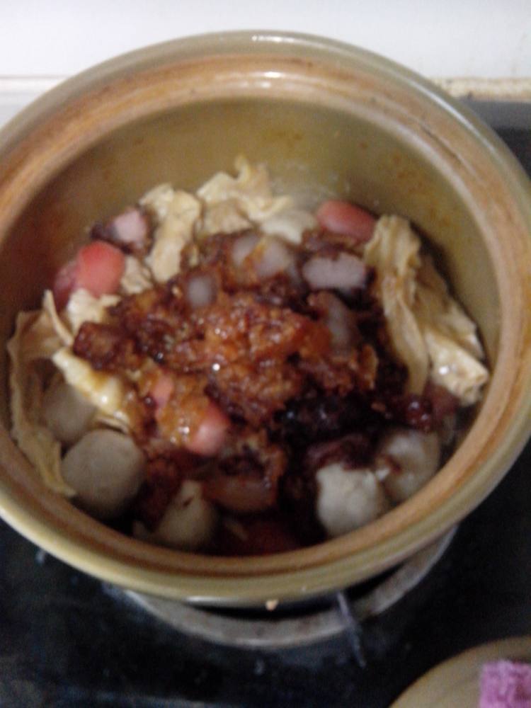 叉烧支竹肉丸煲步骤4