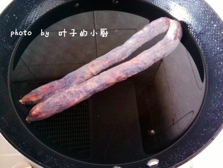 木耳鸡蛋炒香肠步骤2