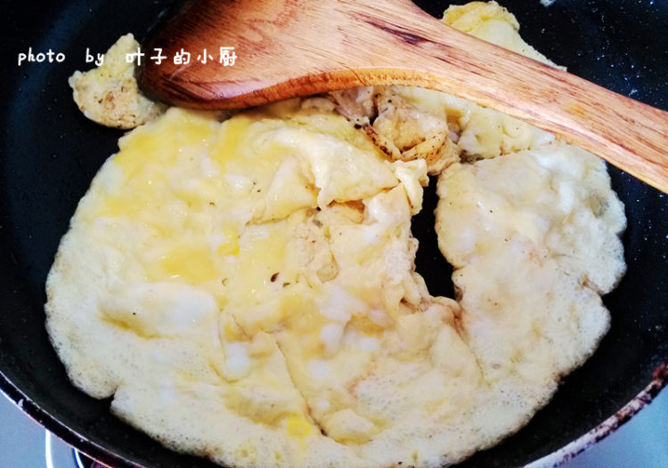 木耳鸡蛋炒香肠步骤7