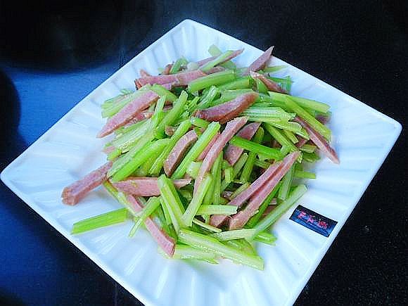 香肠炒芹菜步骤10