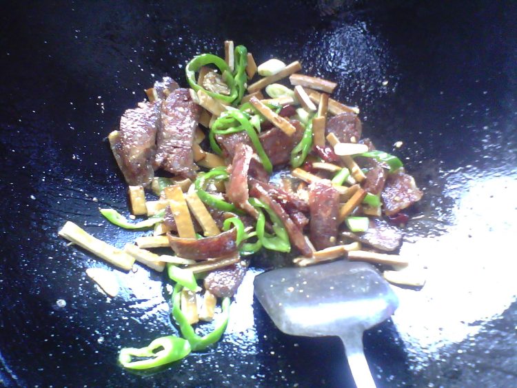 豆干炒香肠步骤8