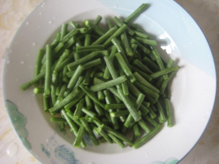 豇豆香肠步骤1