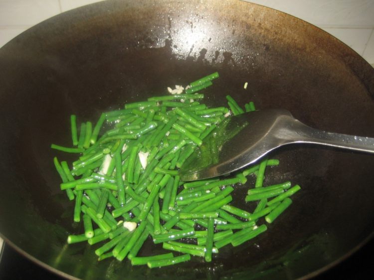 豇豆香肠步骤6