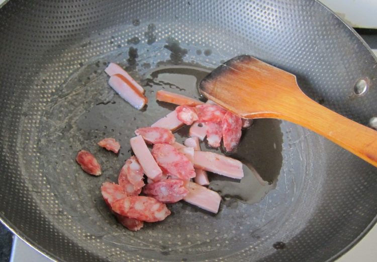 香肠松仁菠菜饭步骤4