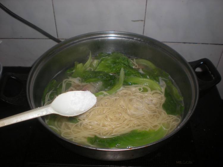 生菜腊肠面步骤7