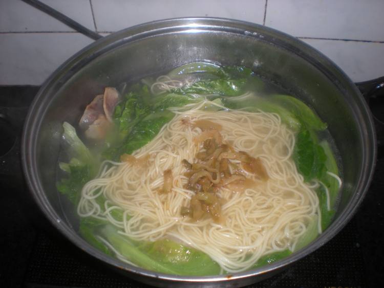 生菜腊肠面步骤8